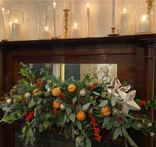 Load image into Gallery viewer, Traditional Scented Mantelpiece Christmas Design