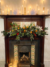 Load image into Gallery viewer, Traditional Scented Mantelpiece Christmas Design