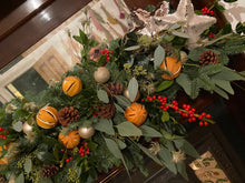 Load image into Gallery viewer, Traditional Scented Mantelpiece Christmas Design