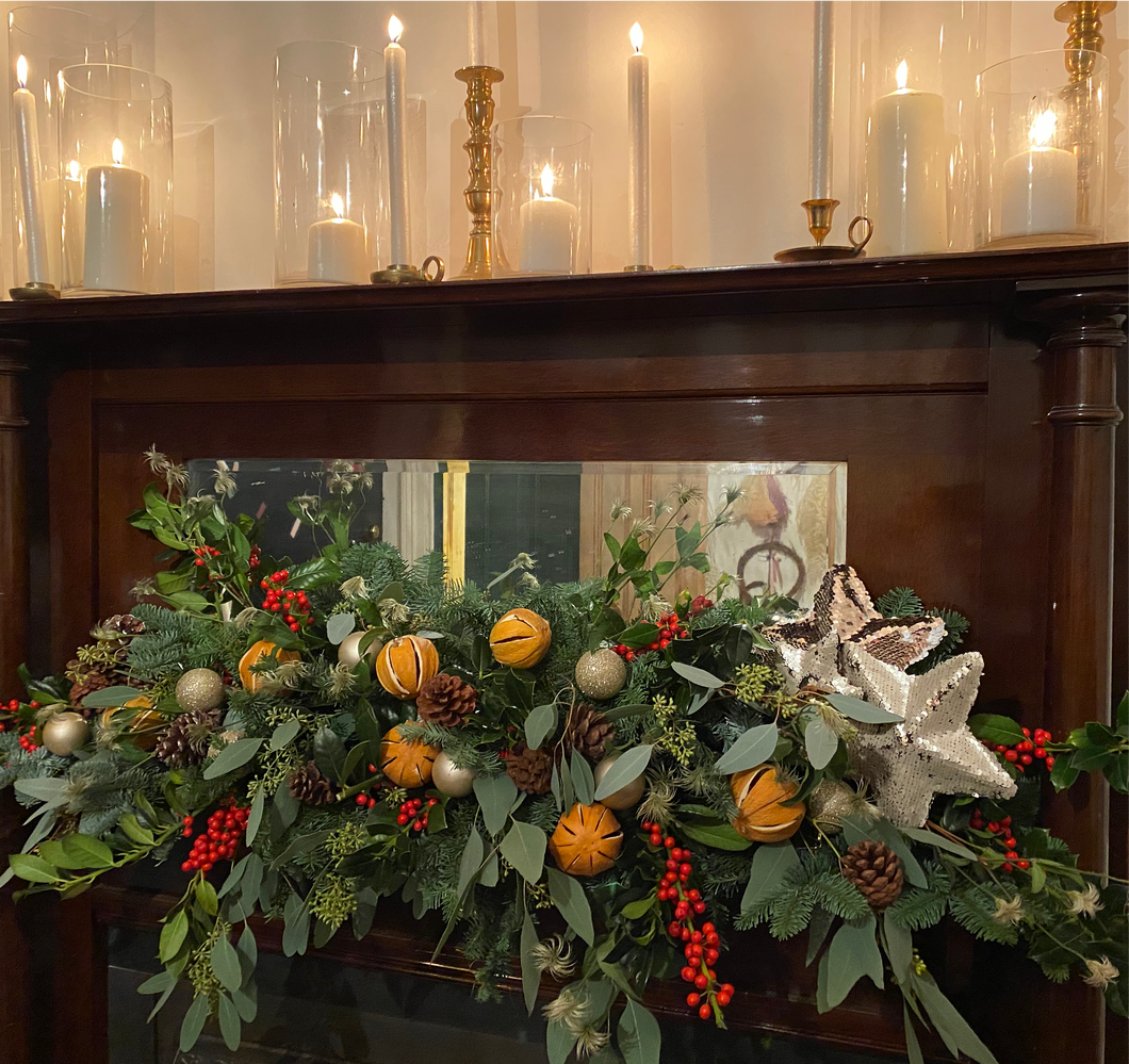 Traditional Scented Mantelpiece Christmas Design